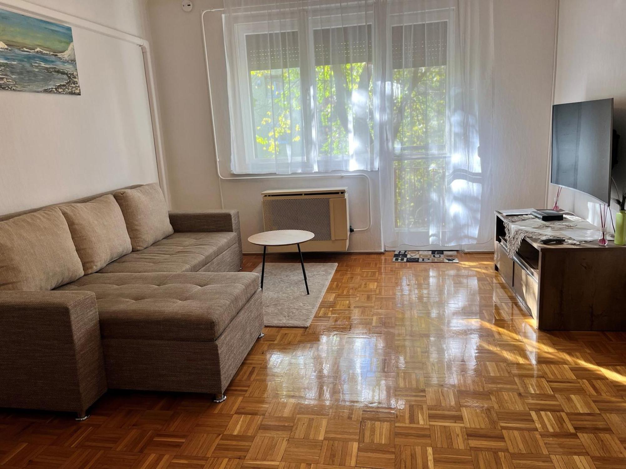 Karman Apartman - 2 Bedroom Entire Flat In The Center Jaszbereny Ngoại thất bức ảnh